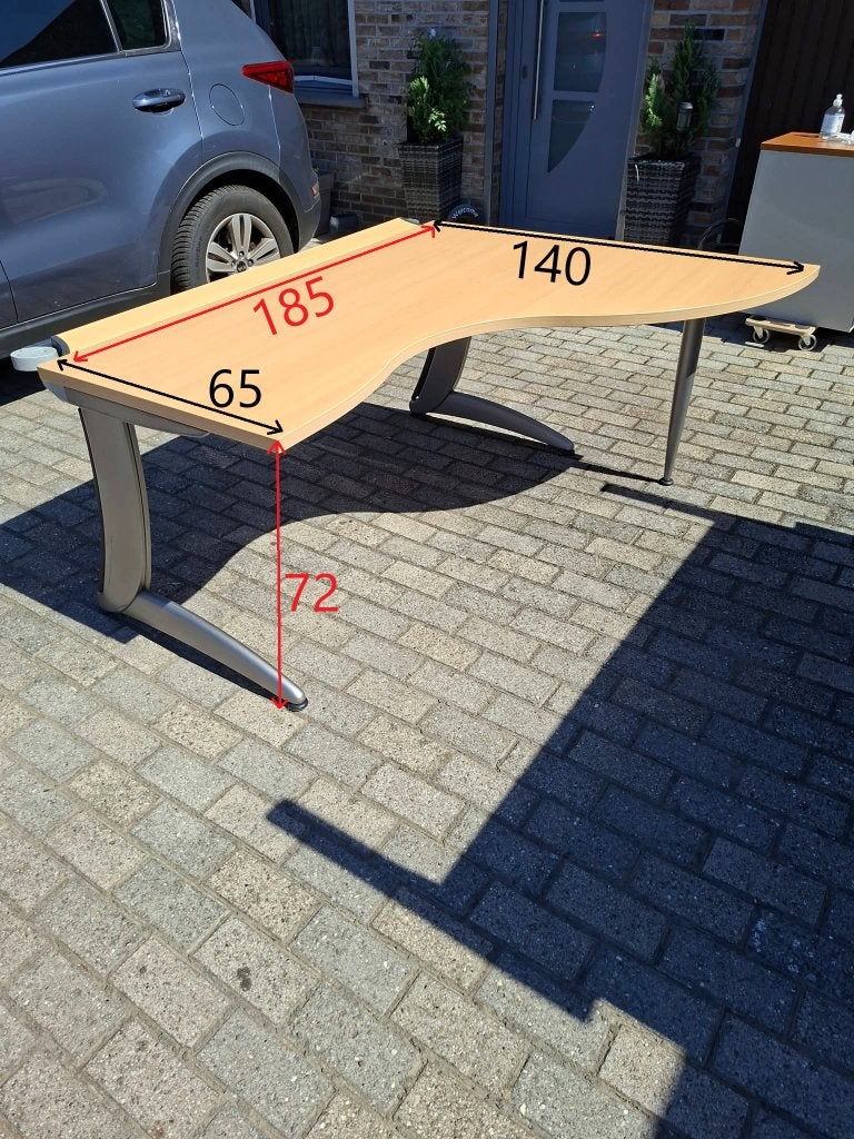Stevig Bureau met kabelgoot (4 bureau's beschikbaar), Ophalen, Gebruikt, Industrieel, Computerbureau