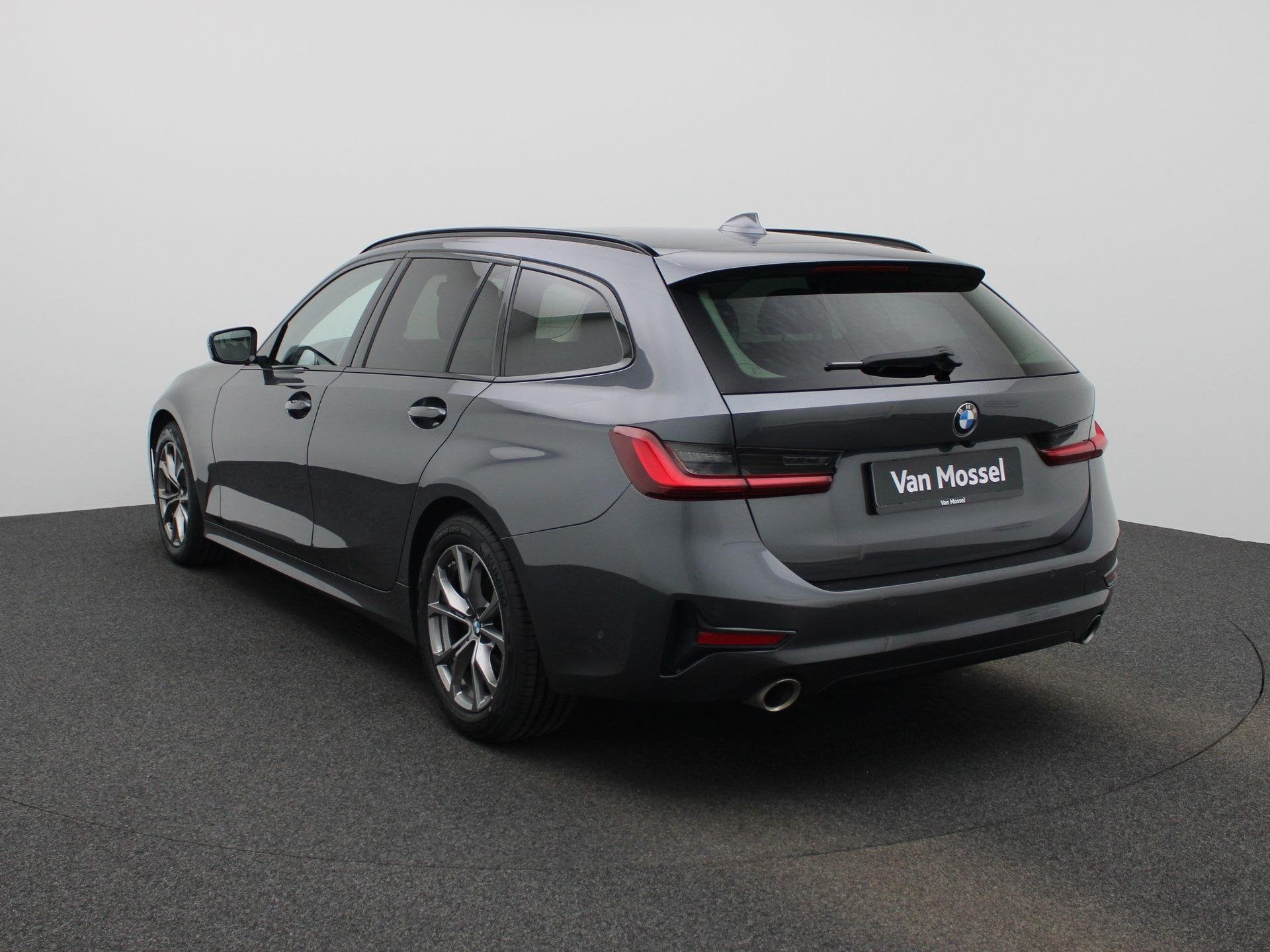 BMW 3 Reeks Touring 318i CARPLAY | SPORTLINE | ZETELVERWARMI, Auto's, BMW, Automaat, Gebruikt, Zwart, 4 cilinders