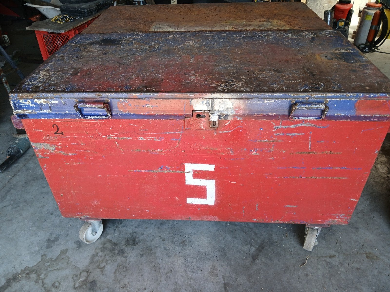 materiaalbak, Enlèvement, Utilisé