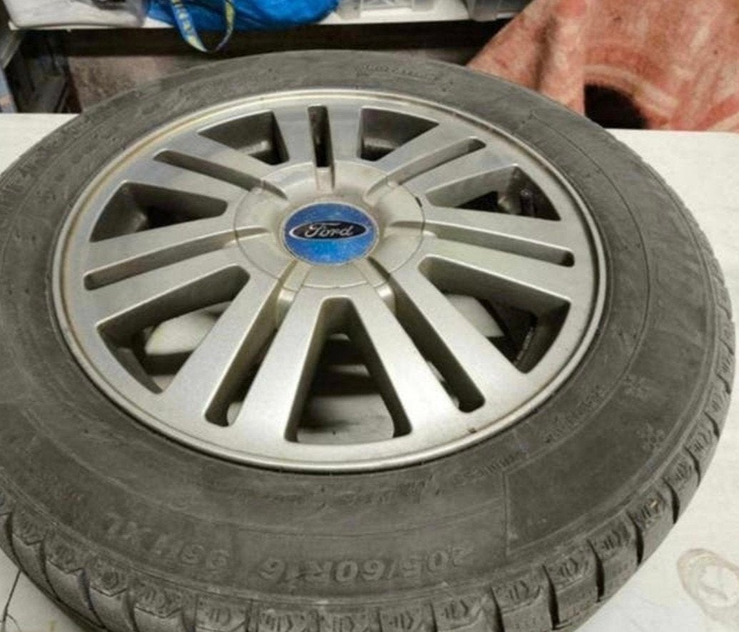 4 Jantes alu Ford 16 pouce montés pneus hiver, Autos : Divers, Enjoliveurs, Enlèvement