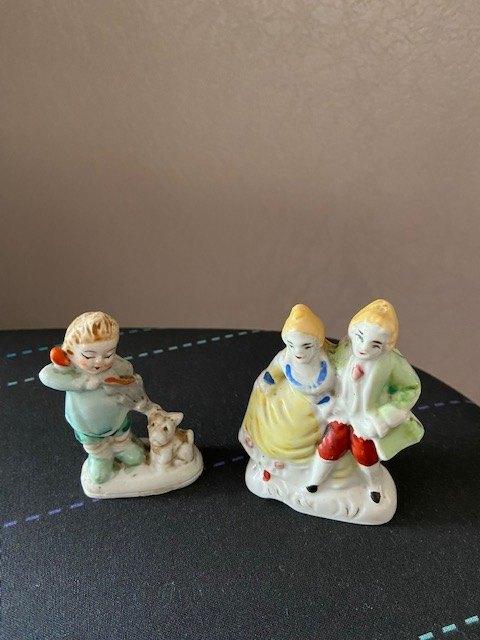 Beeldjes koppel en kindje met hond, Enlèvement