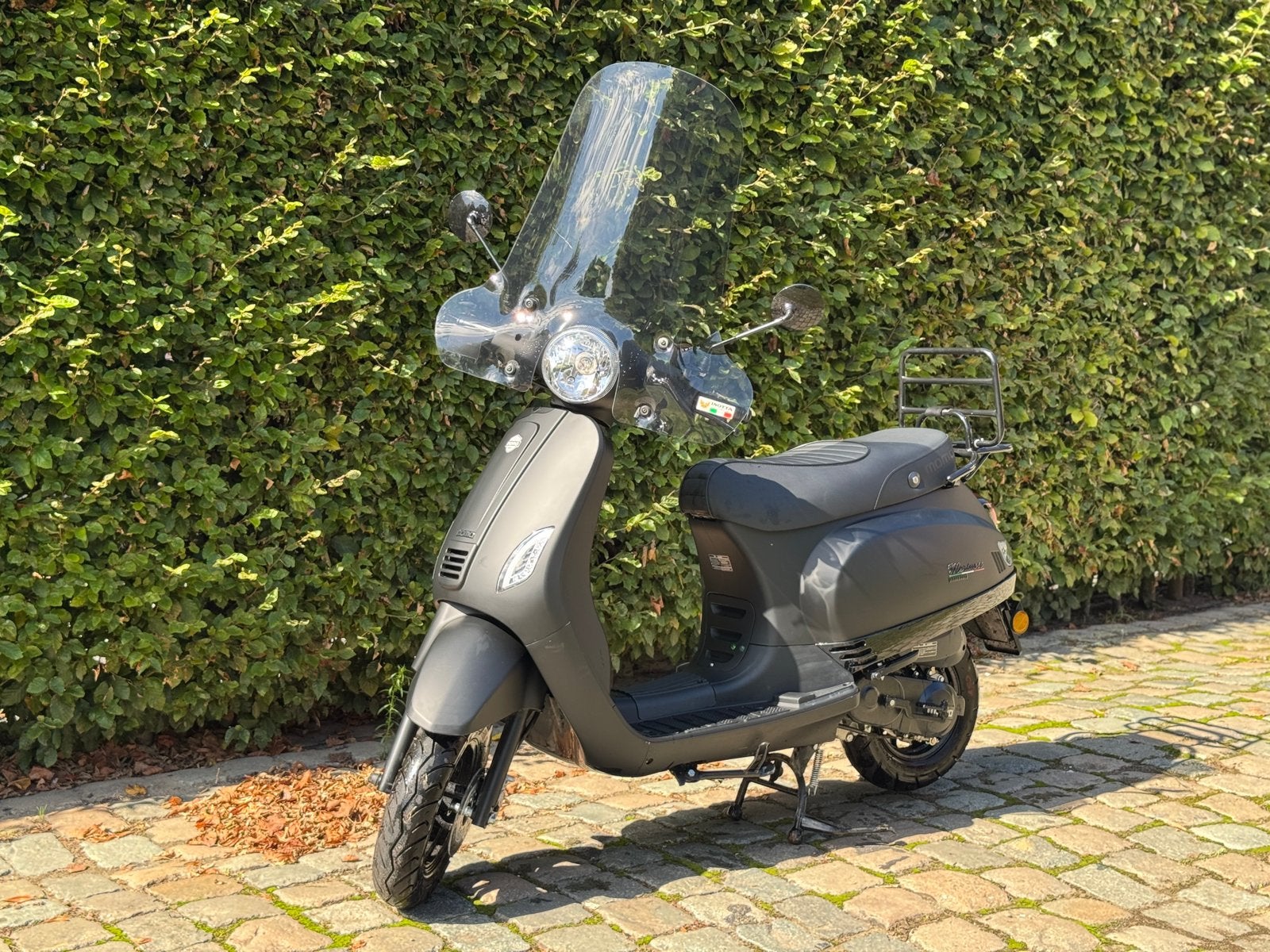 Momo scooter A klasse 25km/u - perfecte staat - bouwj. 2025, Fietsen en Brommers, Scooters | Overige merken, Ophalen, Klasse A (25 km/u)