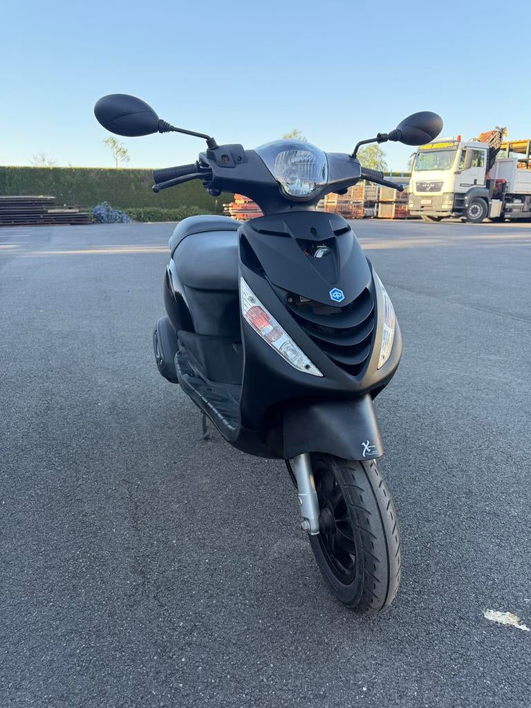 Piaggio zip 50cc 4t a klasse, Fietsen en Brommers, Scooters | Piaggio, Ophalen, Zip, Klasse A (25 km/u), Zo goed als nieuw