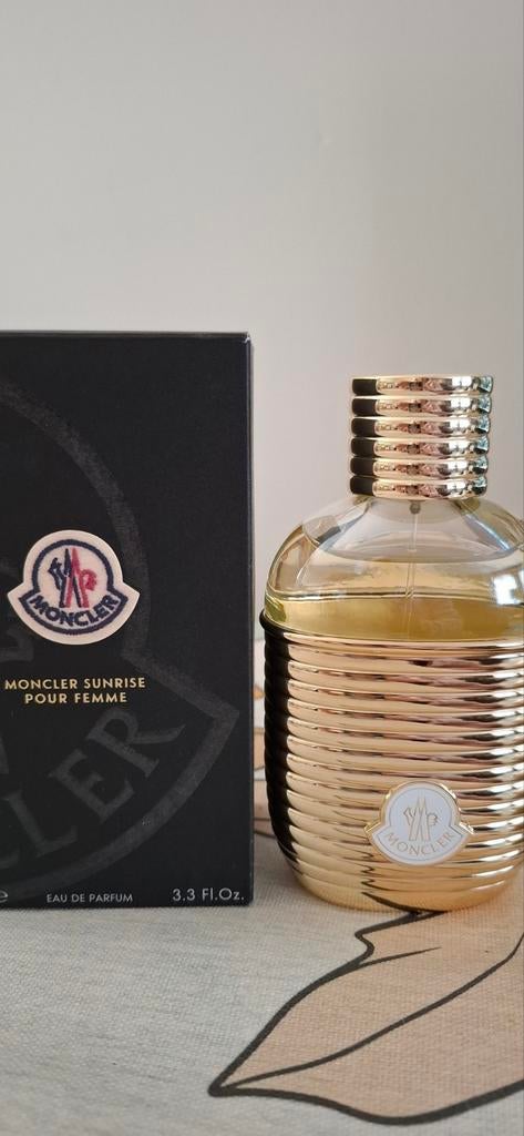Eau de parfum Dames 100ml .Merk  Moncler, Handtassen en Accessoires, Ophalen, Zo goed als nieuw