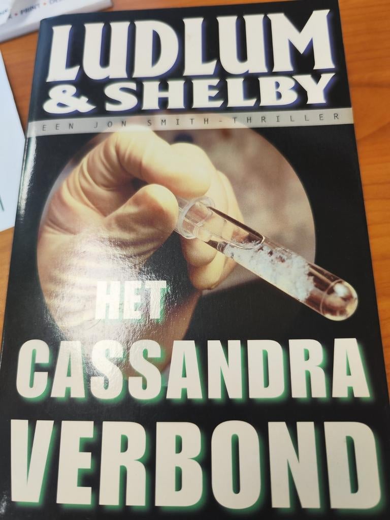 P. Shelby - Het Cassandra verbond, Ophalen of Verzenden, P. Shelby; Robert Ludlum