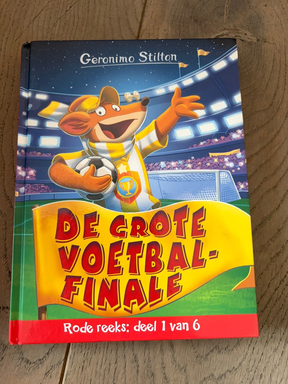 Geronimo Stilton - Rode reeks - 1 - De grote voetbalfinale, Ophalen of Verzenden, Gelezen, Fictie algemeen