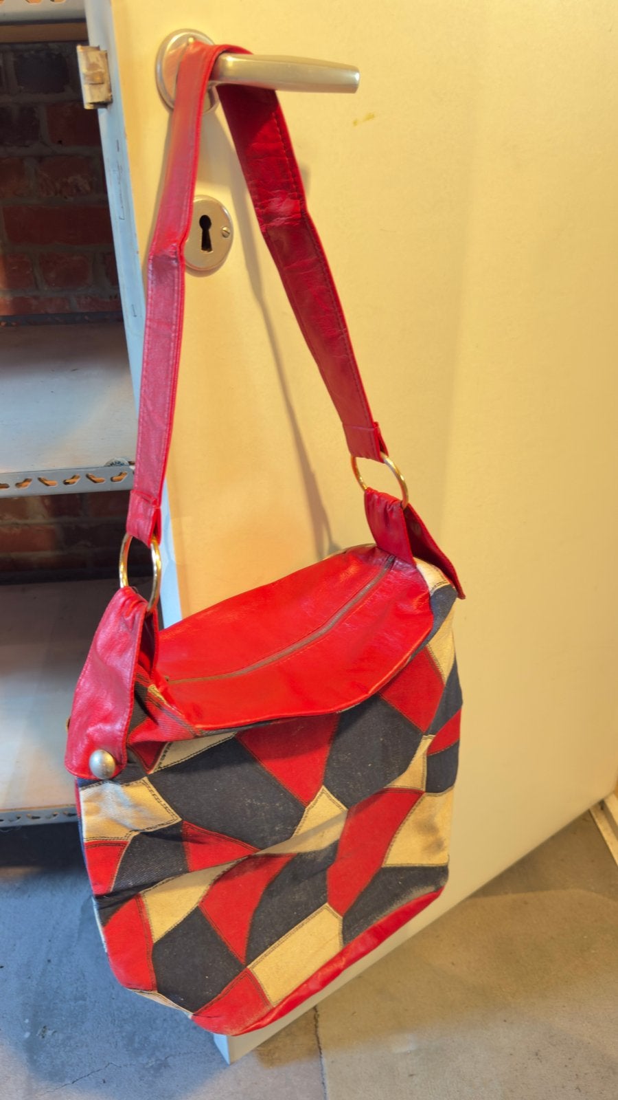 Ancien sac cuir et tissus, Enlèvement