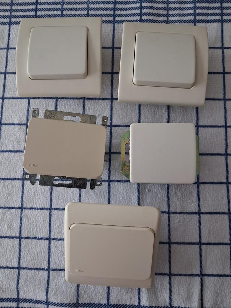 Partij oude elektriciteit Nico en andere, Doe-het-zelf en Bouw, Ophalen of Verzenden, Gebruikt, Stopcontact
