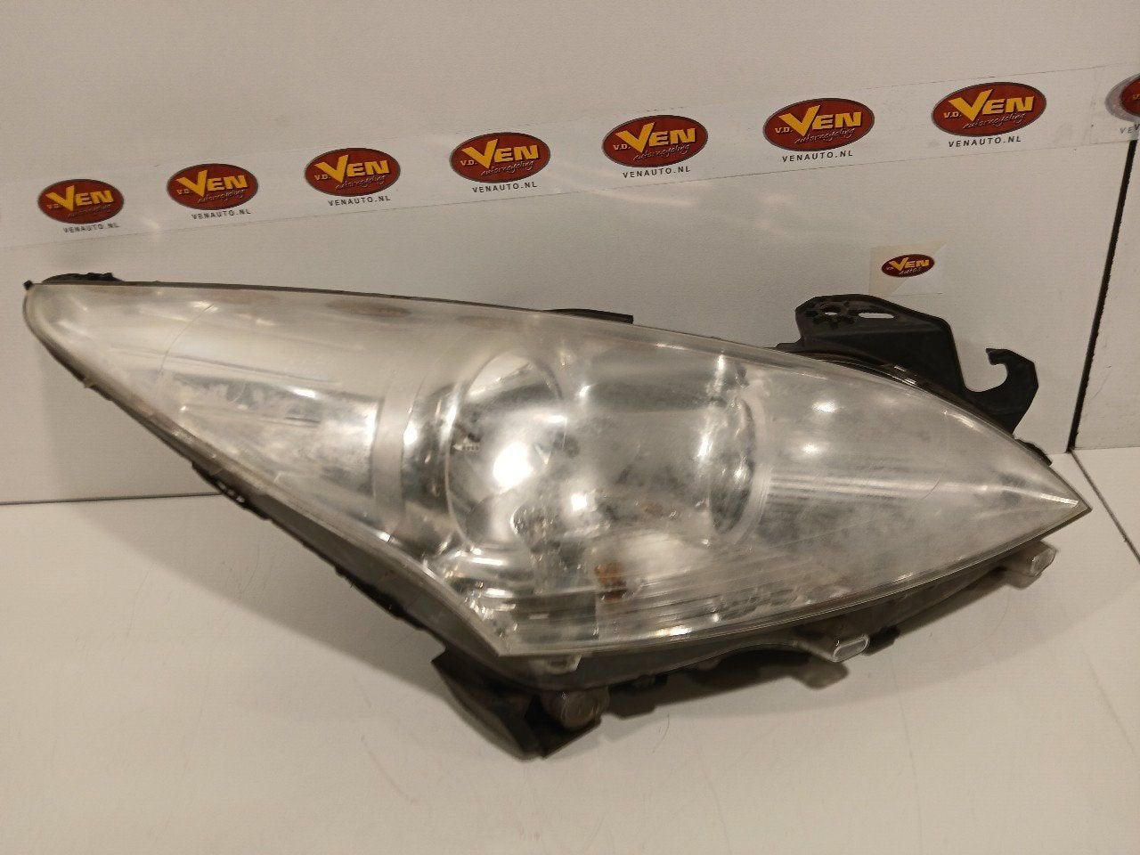 Koplamp rechts Peugeot 5008, Onderdelen@venauto.nl, Van der Ven Autorecycling B.V., Ettenseweg 76, 4706 PB Roosendaal, The Netherlands