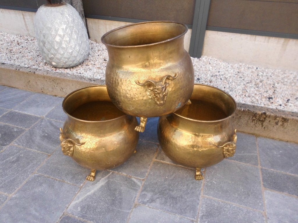 lot 3 cache pot - jardiniere en laiton martele avec decors, Antiquités & Art, Antiquités | Bronze & Cuivre, Enlèvement