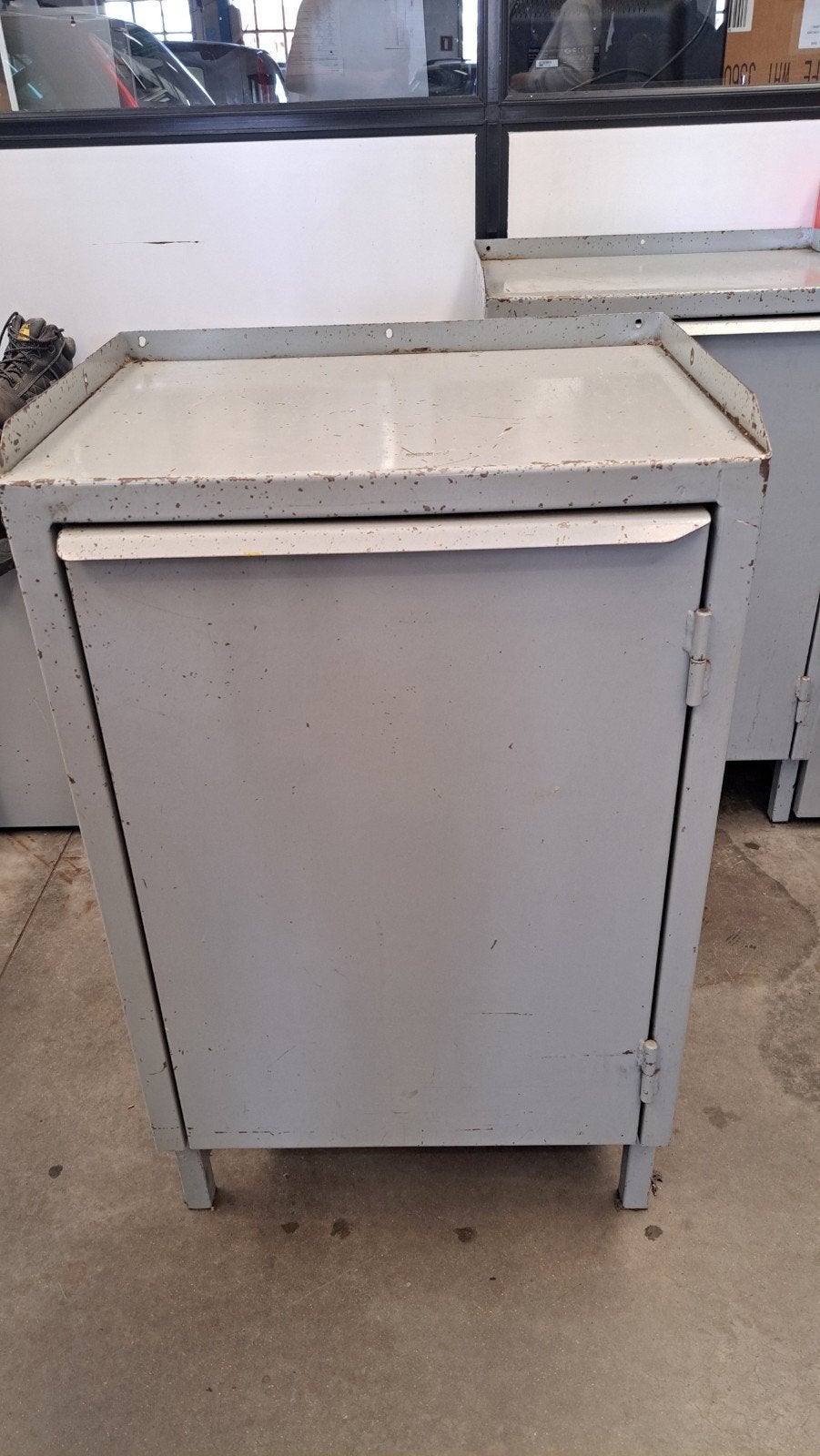 Industriële kast, Ophalen, Gebruikt