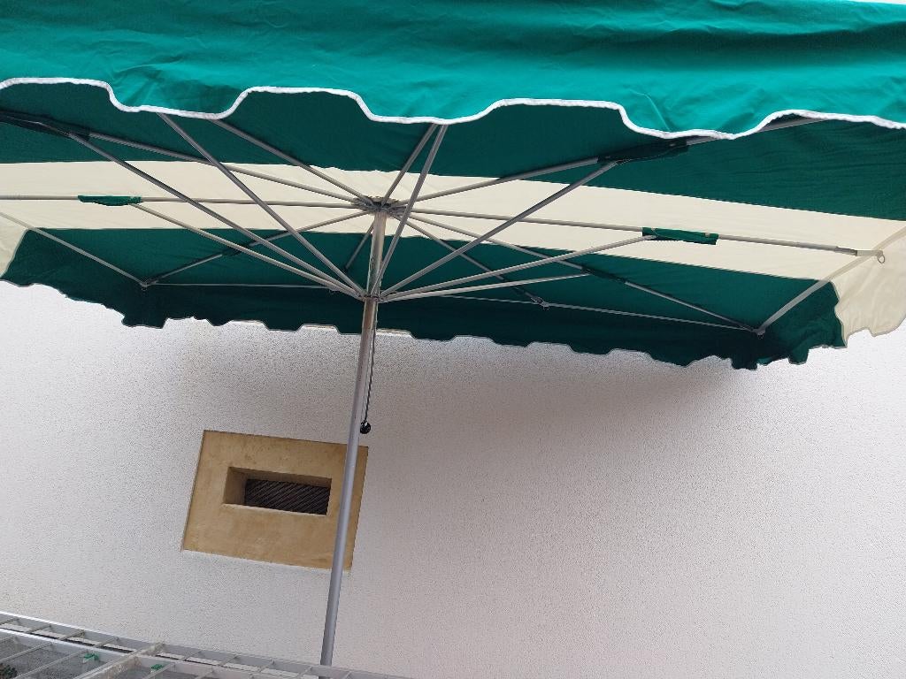 Parasol barnum, Enlèvement