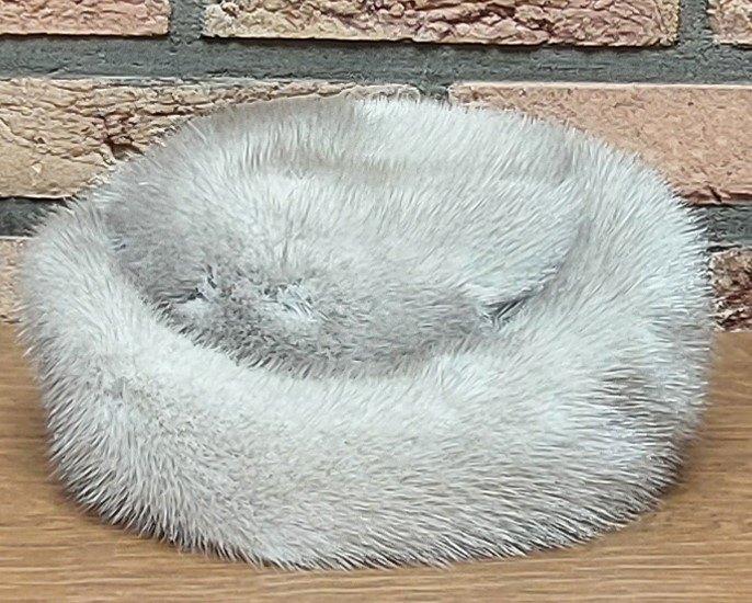Kelly Furs - Dameqshoed - Echt bont - Grijs, Kleding | Dames, Hoeden en Petten, Ophalen, 55 cm (S, 6⅞ inch) of minder, Hoed, Zo goed als nieuw