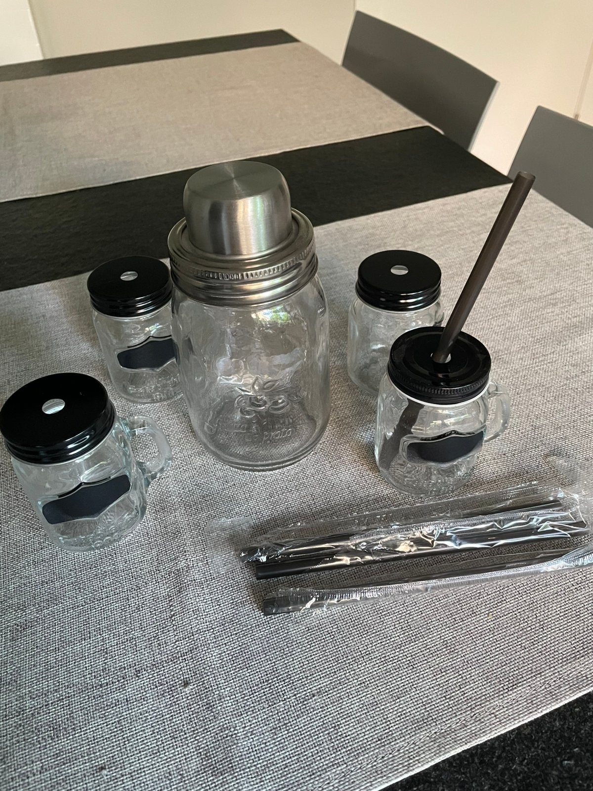 Shaker en glazen bekers met deksel en 4 rietjes, Minder dan 1 liter, Ophalen, Nieuw