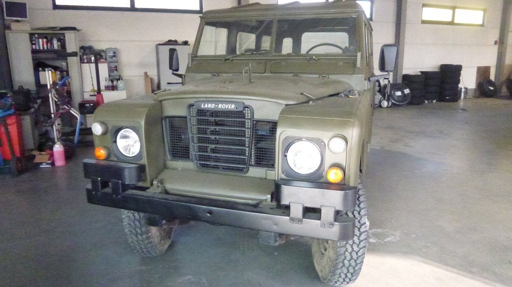 Land Rover 109 4x4 originele militaire benzine serie 3, Auto's, 2286 cc, Zwart, 4 cilinders, Bedrijf