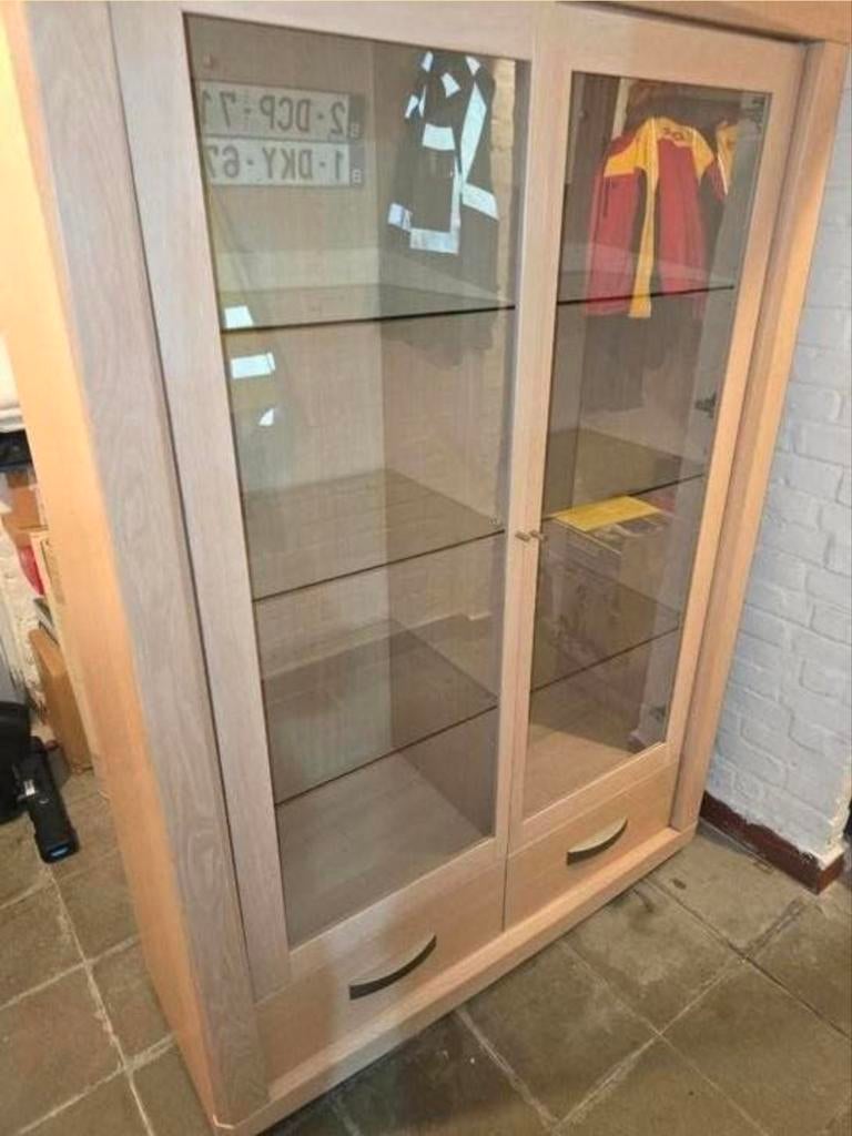 Massief eiken vitrinekast met verlichting – zeer mooie staat, Glas