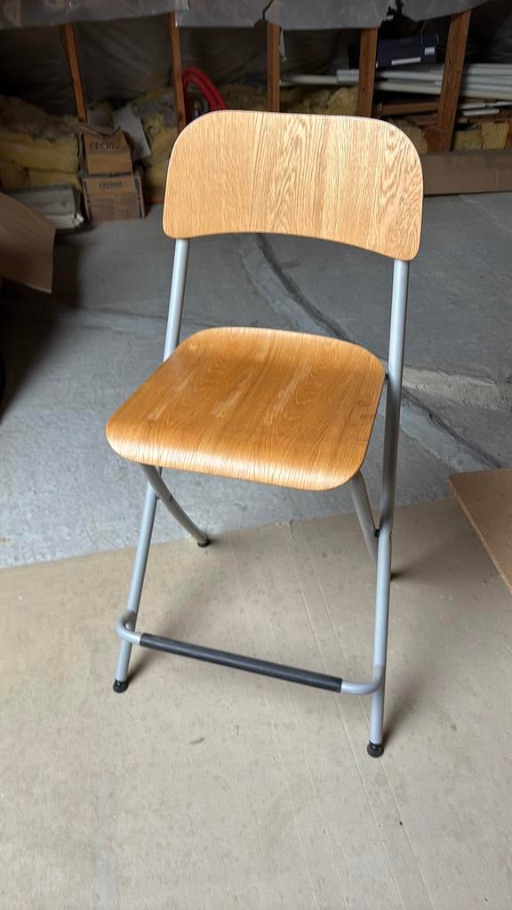 Hoge stoel met rugleuning, 1 tabouret, Avec repose-pieds, Enlèvement, Utilisé