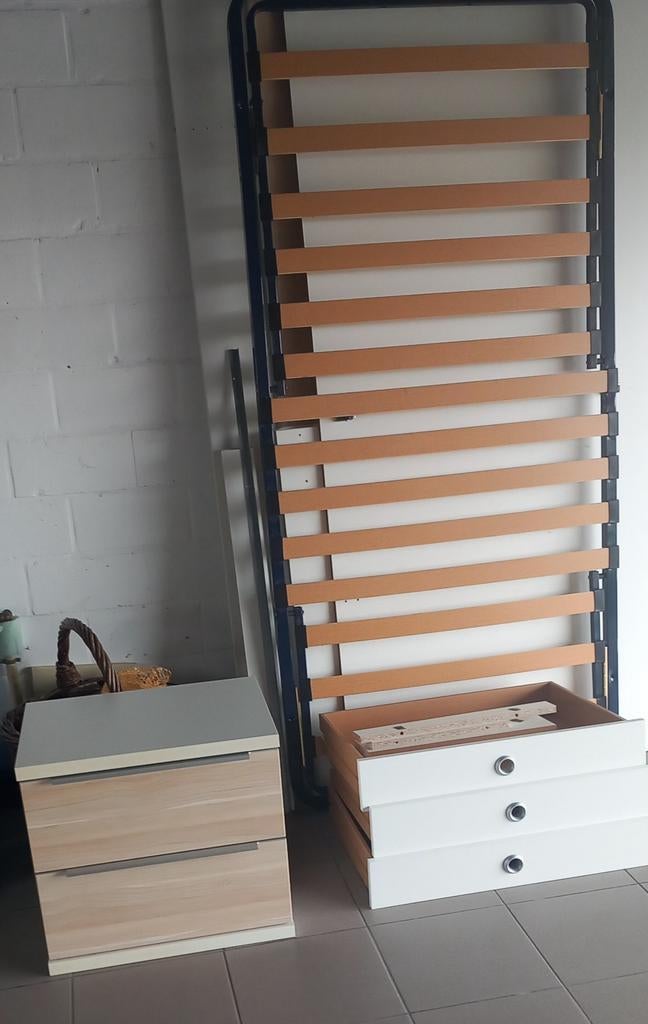 1 persoonsbed met kast met 2 schuifdeuren en nachtkastje, Ophalen, Zo goed als nieuw
