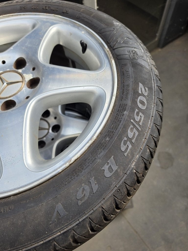 aluminium velgen-Banden van Mercedes 5 stuck 205/55/R16, Ophalen, Gebruikt, 16 inch, Banden en Velgen