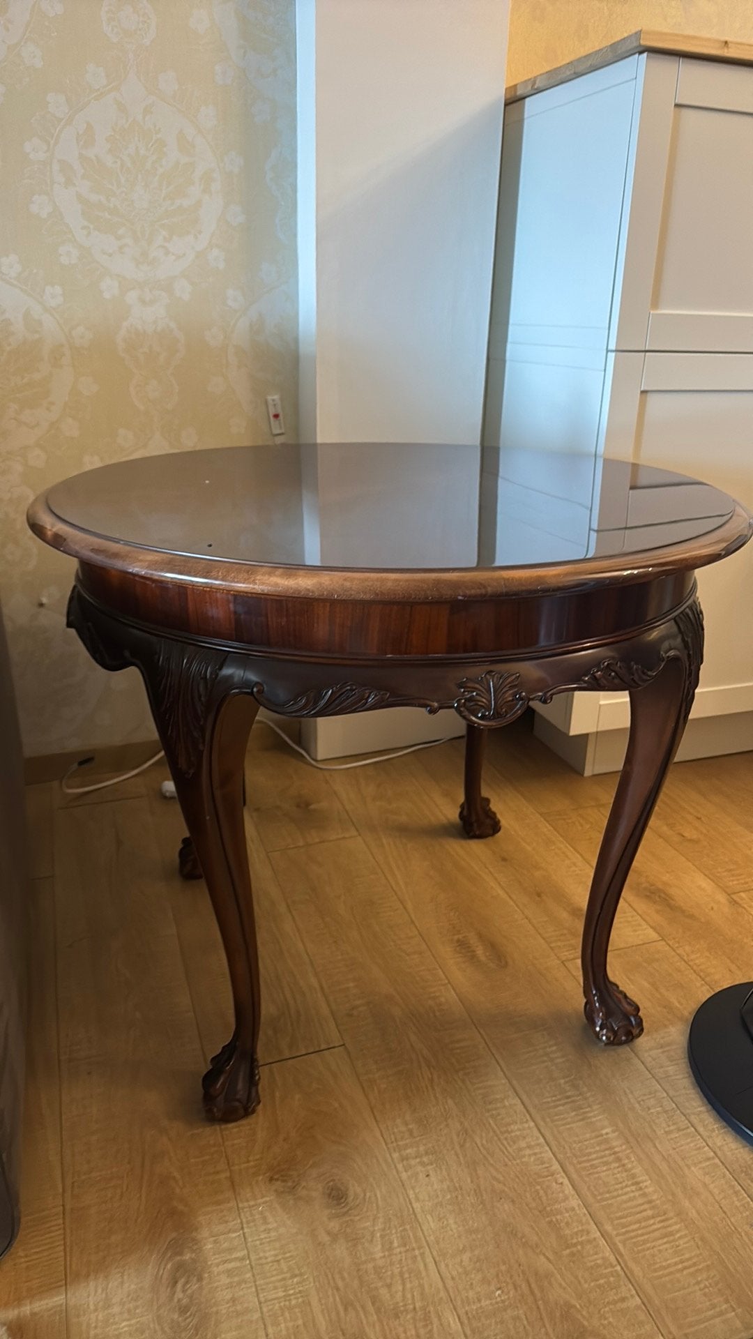 Antiek rond tafeltje, Ophalen