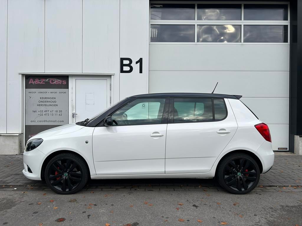 Skoda Fabia 1.4 TSI RS DSG 179PK Zeer goede staat, Auto's, Euro 5, Stof, Zwart, Wit