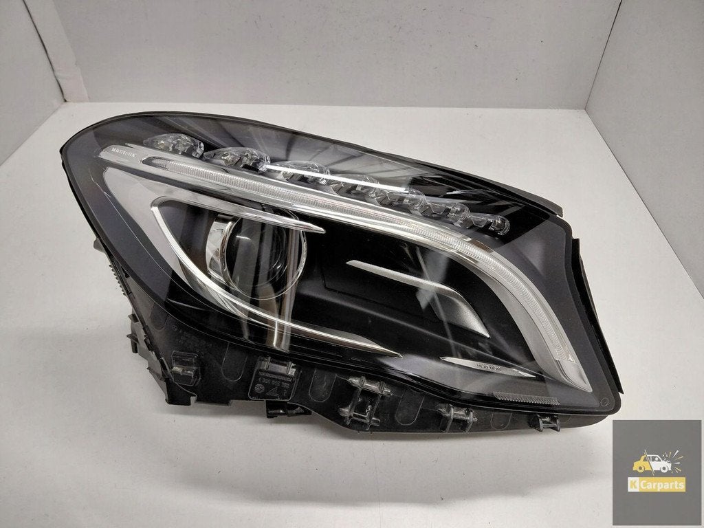 A1569061800, Phare droit bi-x non Mercedes GLA W156, Mercedes-Benz AG, Mercedes-Benz, Utilisé, Mercedesstrasse 120
70372  Stuttgart, DE