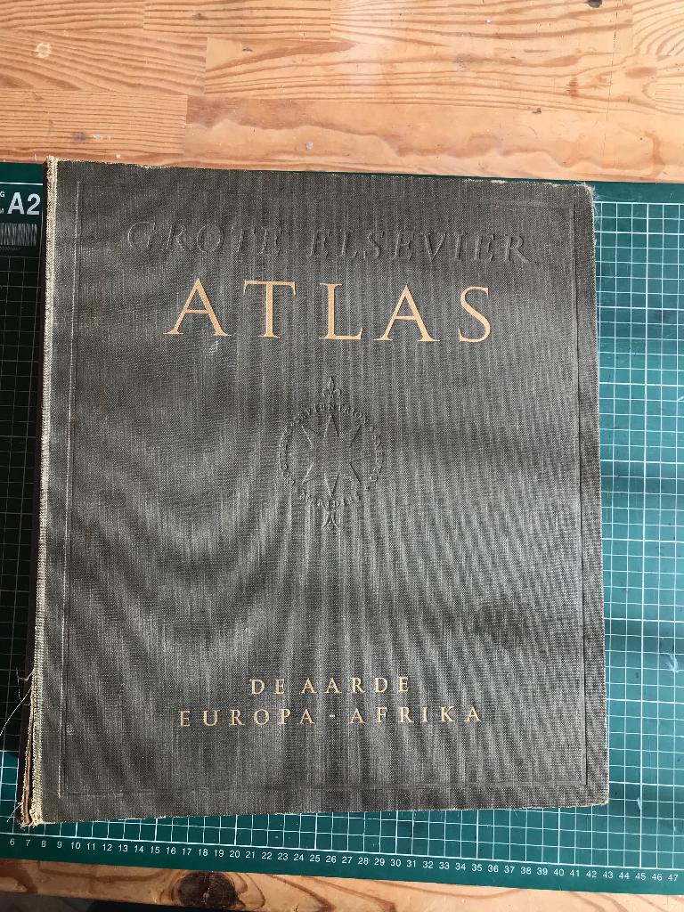 2 delige Grote Elsevier Atlas MCML 1950, Gelezen, Overige atlassen, Ophalen of Verzenden, Wereld