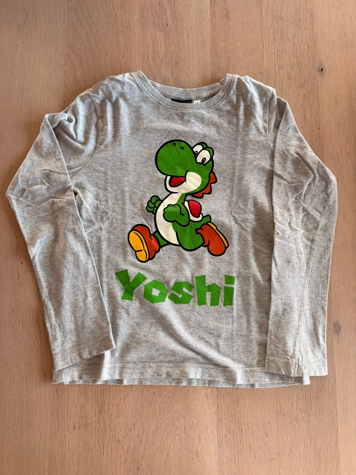 Longsleeve Yoshi, Enfants & Bébés, Vêtements enfant | Taille 128, Enlèvement ou Envoi, Comme neuf