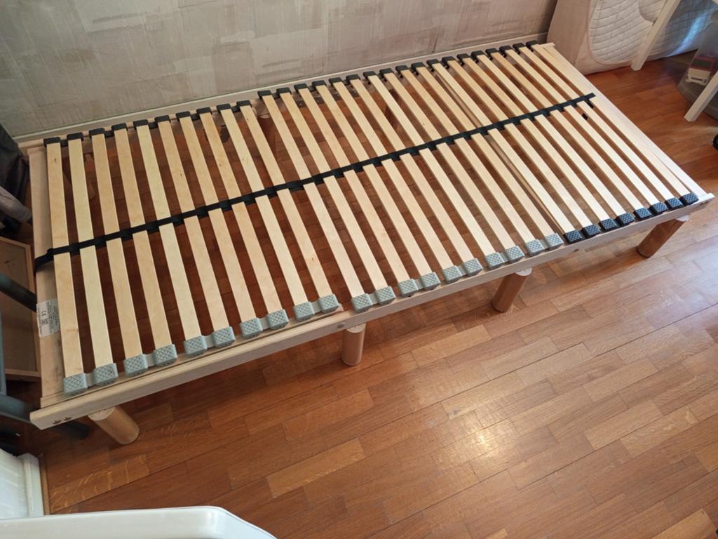 Sommier à lattes 90x200 avec 8 pieds, Enlèvement