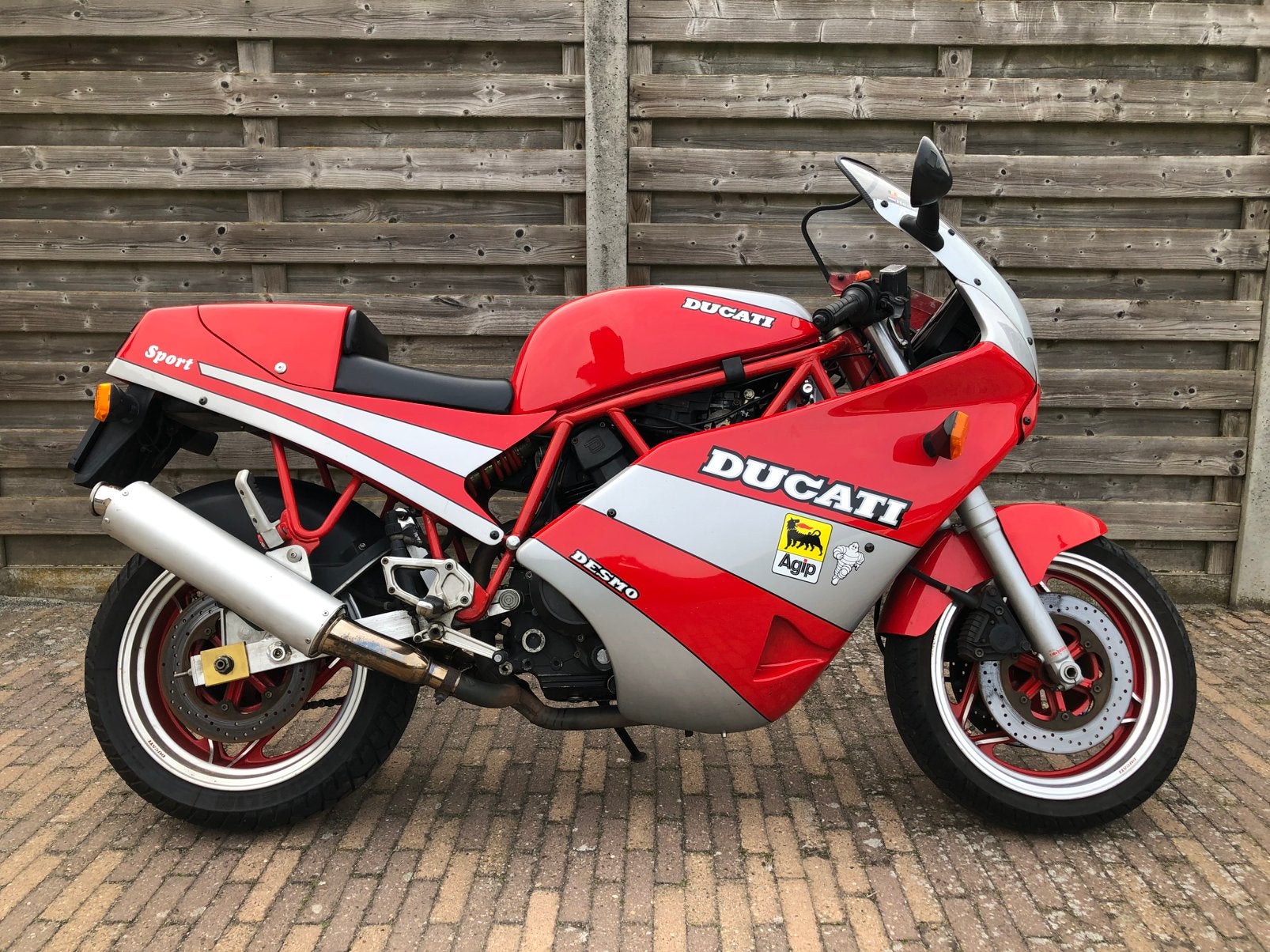 Ducati 750 sport, Motoren, 2 cilinders, Meer dan 35 kW, Sport, Particulier