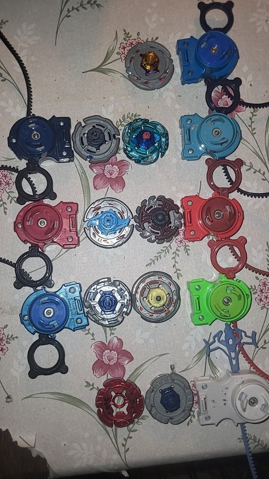 17 beyblades met 2 arenas, Collections, Jouets, Enlèvement, Utilisé