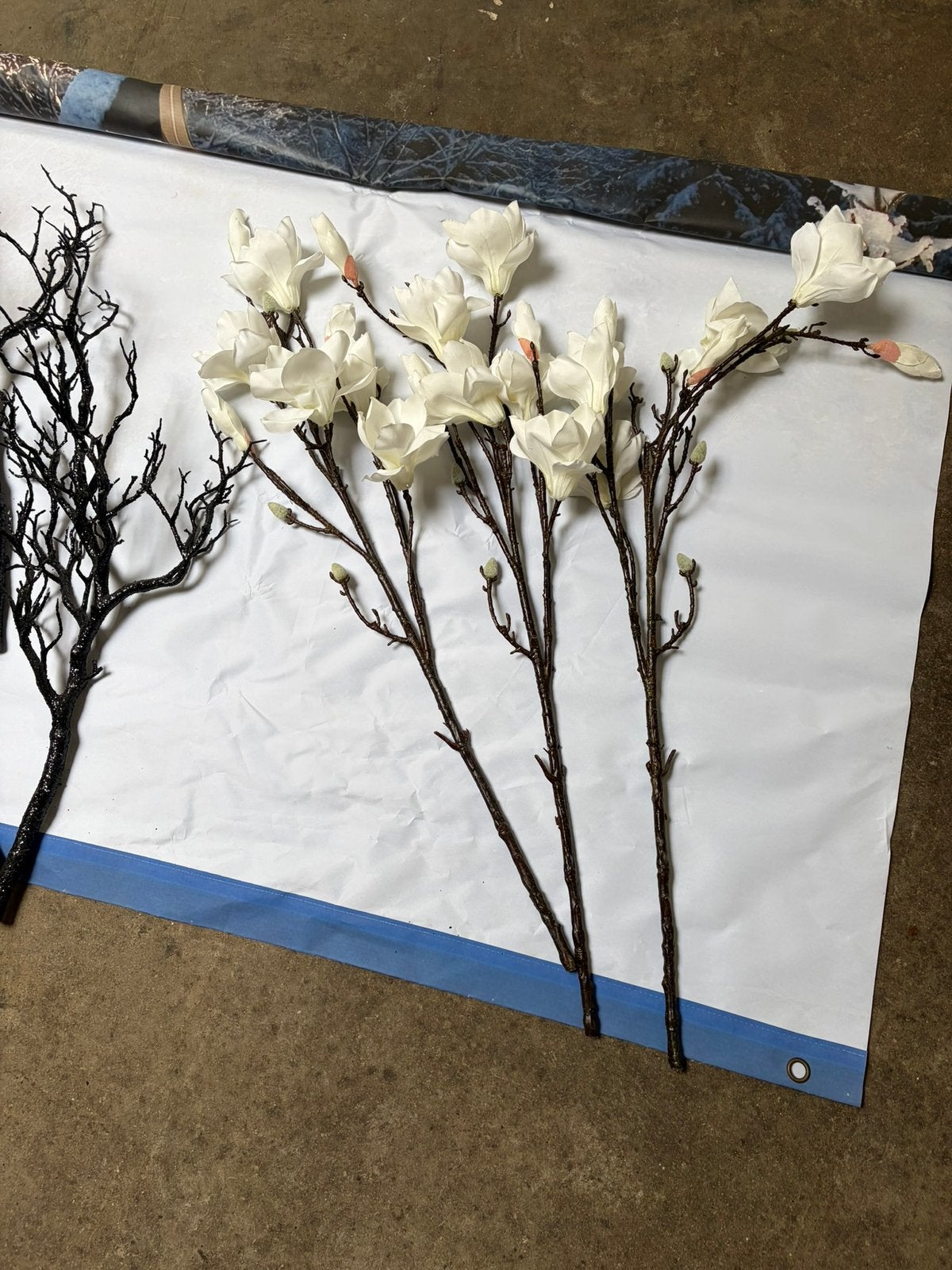 Witte kunststof bloemen en harde takken, Ophalen, Zo goed als nieuw