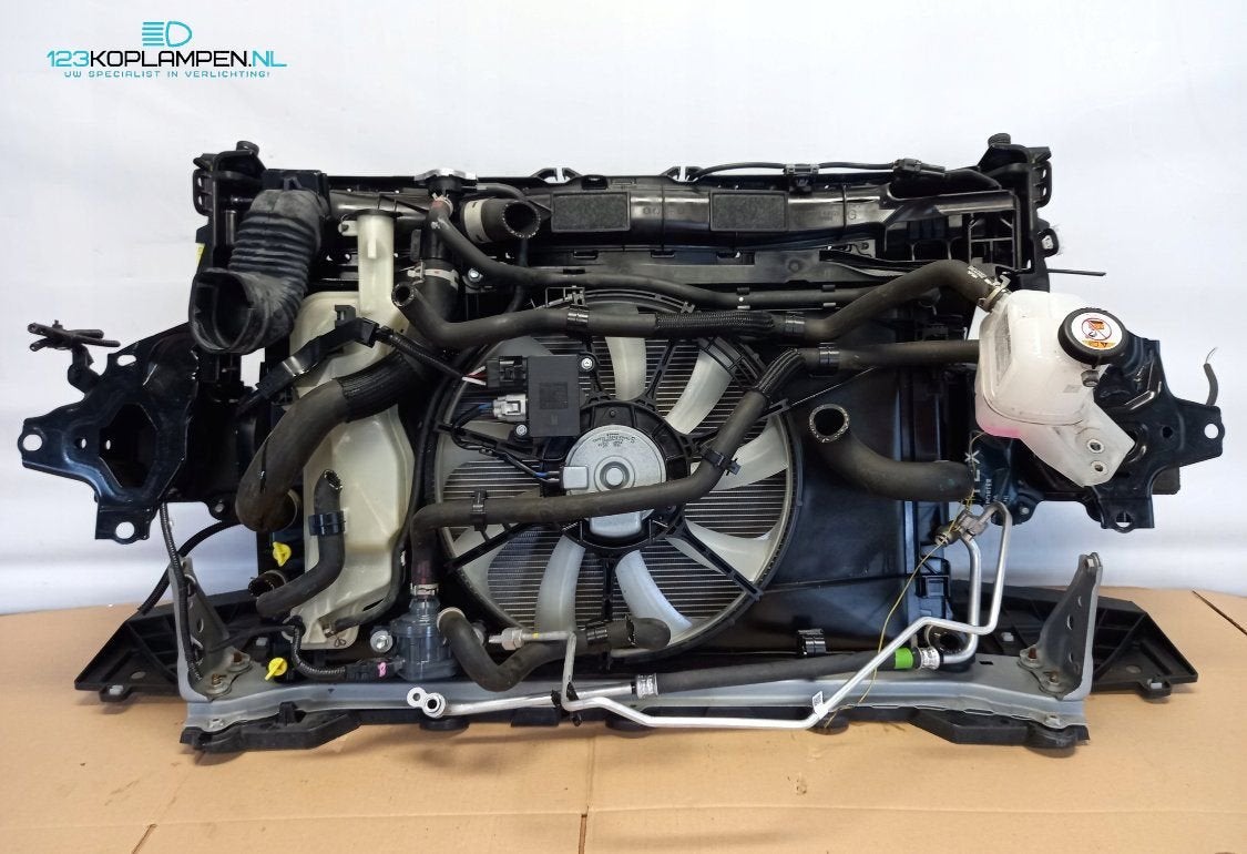 Toyota Yaris 4 / IV 1.5 Hybride Voorfront koelerpakket radia, Ophalen, Gebruikt, -, -