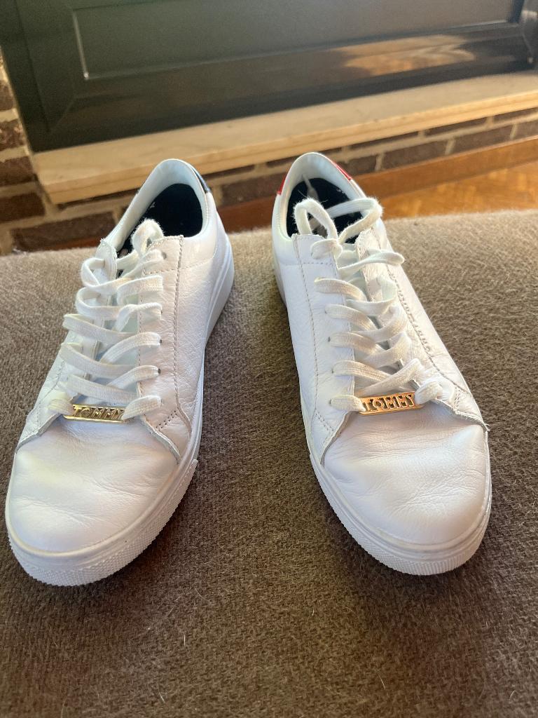 Witte sneakers Tommy Hilfiger, Kleding | Dames, Schoenen, Wit, Ophalen of Verzenden, Zo goed als nieuw, Sneakers