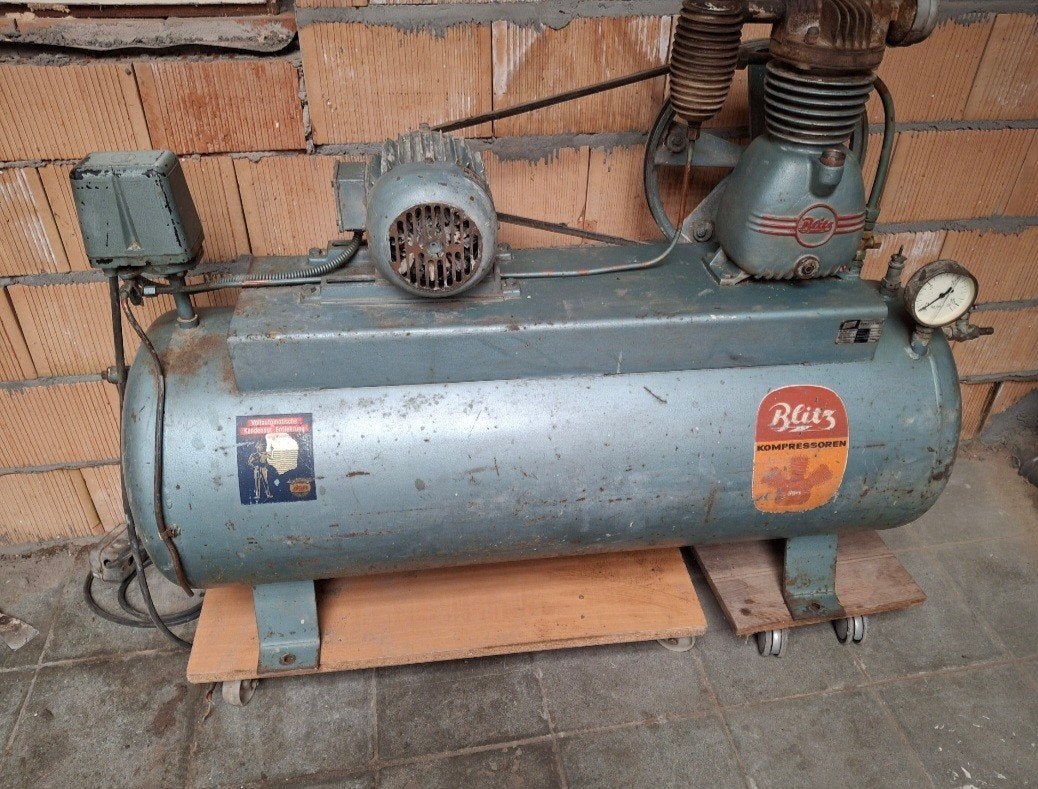 Schneider compressor 10 bar met extra drukvat, Ophalen