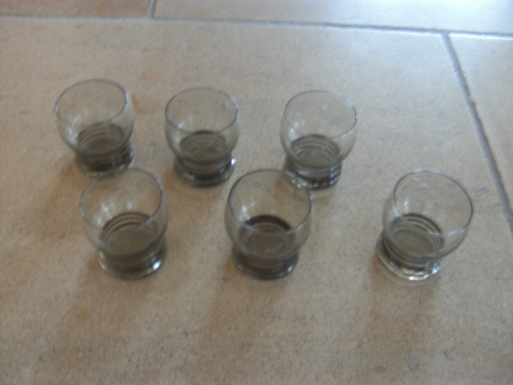 6 bruine borrelglaasjes, Verzamelen, Glas en Drinkglazen, Ophalen, Zo goed als nieuw, Borrel- of Shotglas