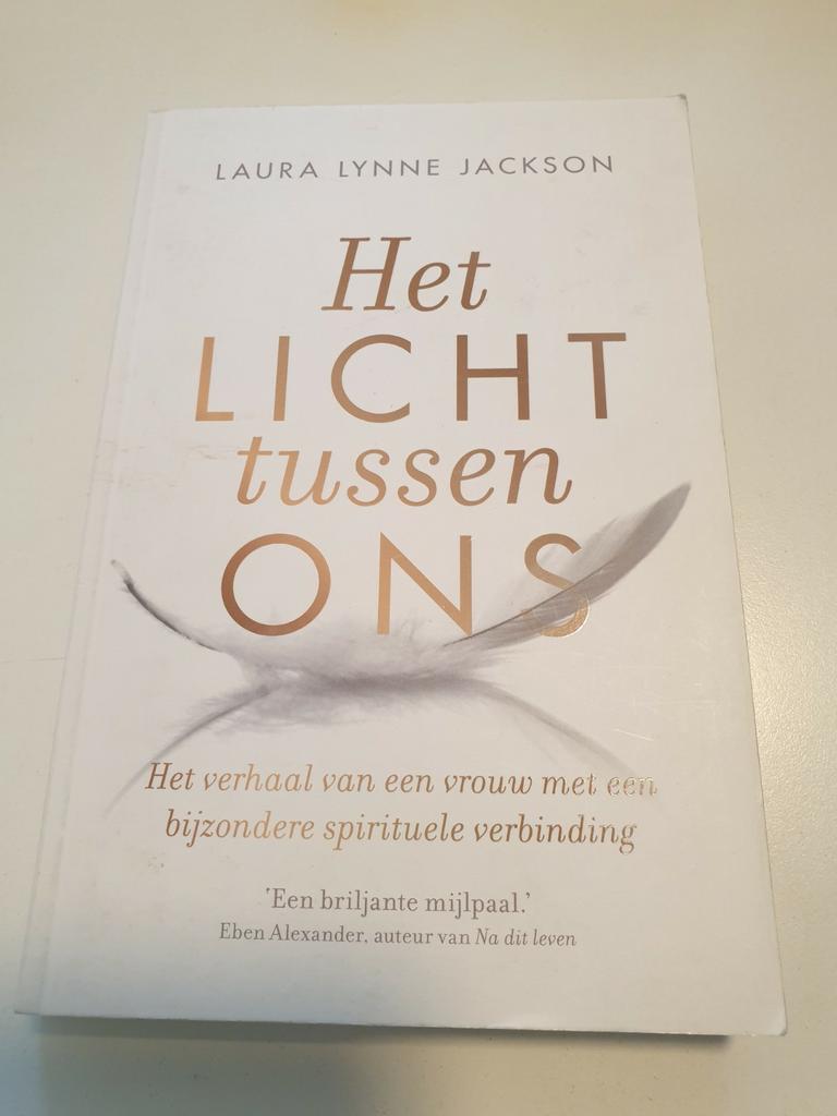 Laura Lynne Jackson - Het licht tussen ons, Boeken, Esoterie en Spiritualiteit, Gelezen, Ophalen of Verzenden