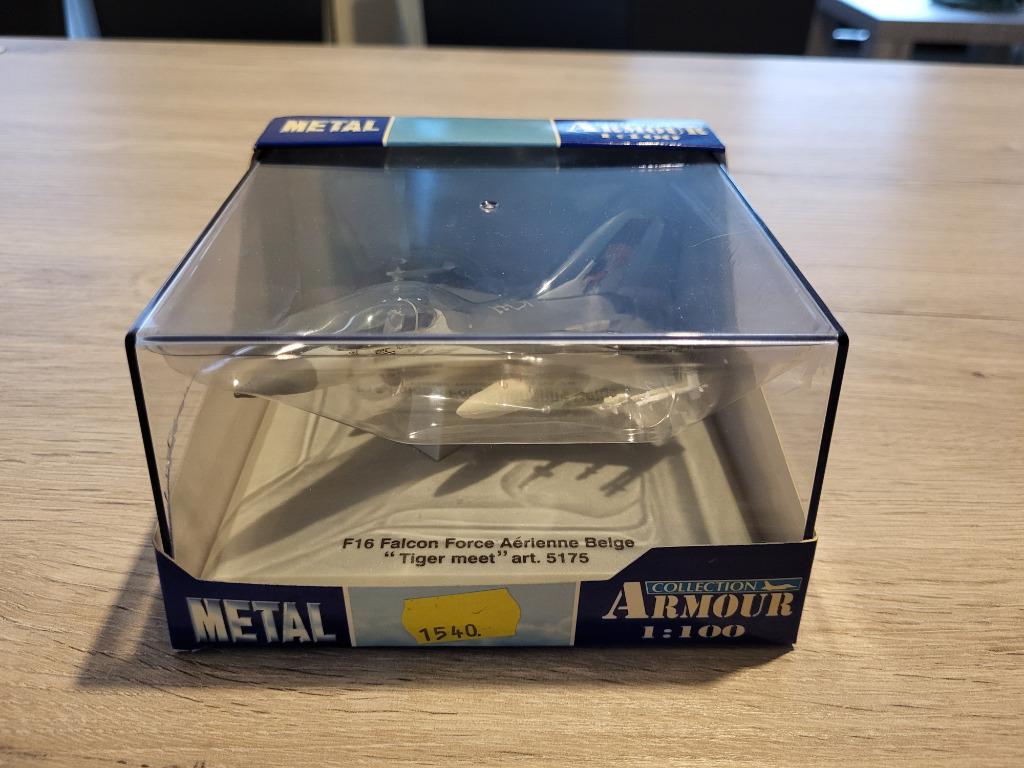Armour Collection Miniatuurvliegtuig F16 Falcon Force, Hobby en Vrije tijd, Ophalen of Verzenden, Gebruikt, 1:72 tot 1:144, Vliegtuig