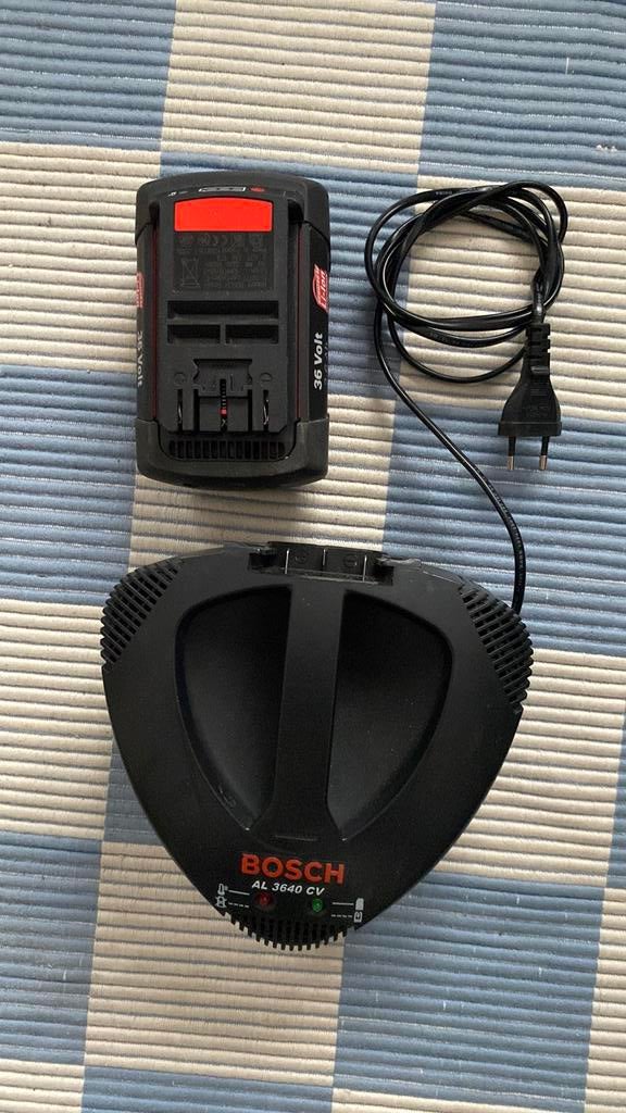 Chargeur bosch et batterie 36V/  2,6Ah, Enlèvement, Utilisé