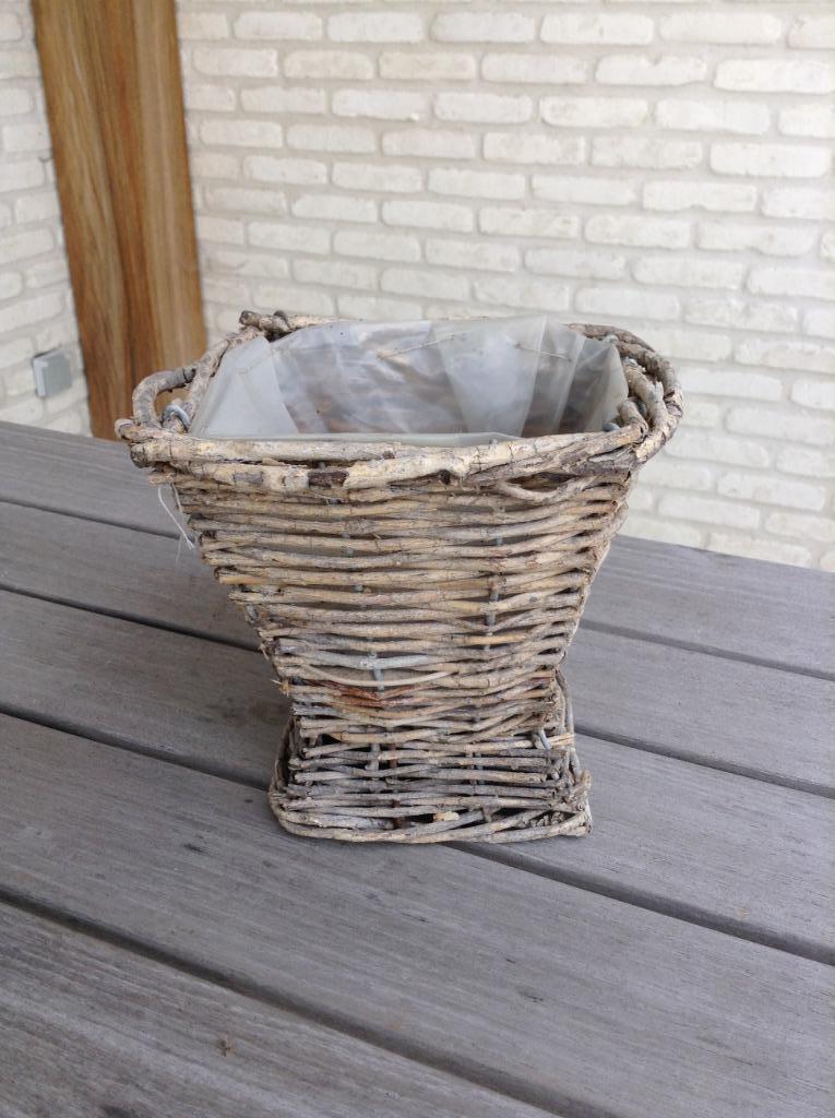 Rieten bloemenmandje, Enlèvement ou Envoi, Moins de 25 cm, Utilisé, Moins de 40 cm