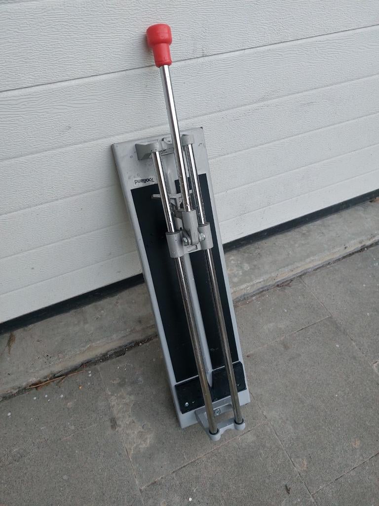 Coupe carrelage neuf. Carreaux 45 cm, Enlèvement