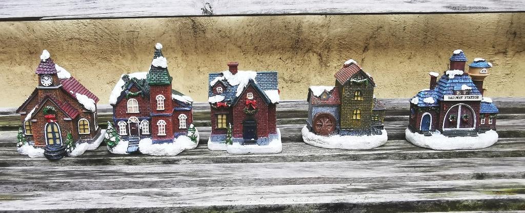 Kerstdorp huisjes 5 kersthuisjes gips. Prijs/set., Diversen, Kerst, Ophalen of Verzenden, Nieuw