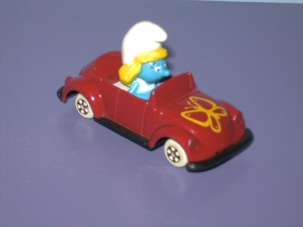 Vintage autootje met smurfin. (peyo 1982), Collections, Schtroumpfs, Enlèvement ou Envoi, Utilisé, Schtroumpfette