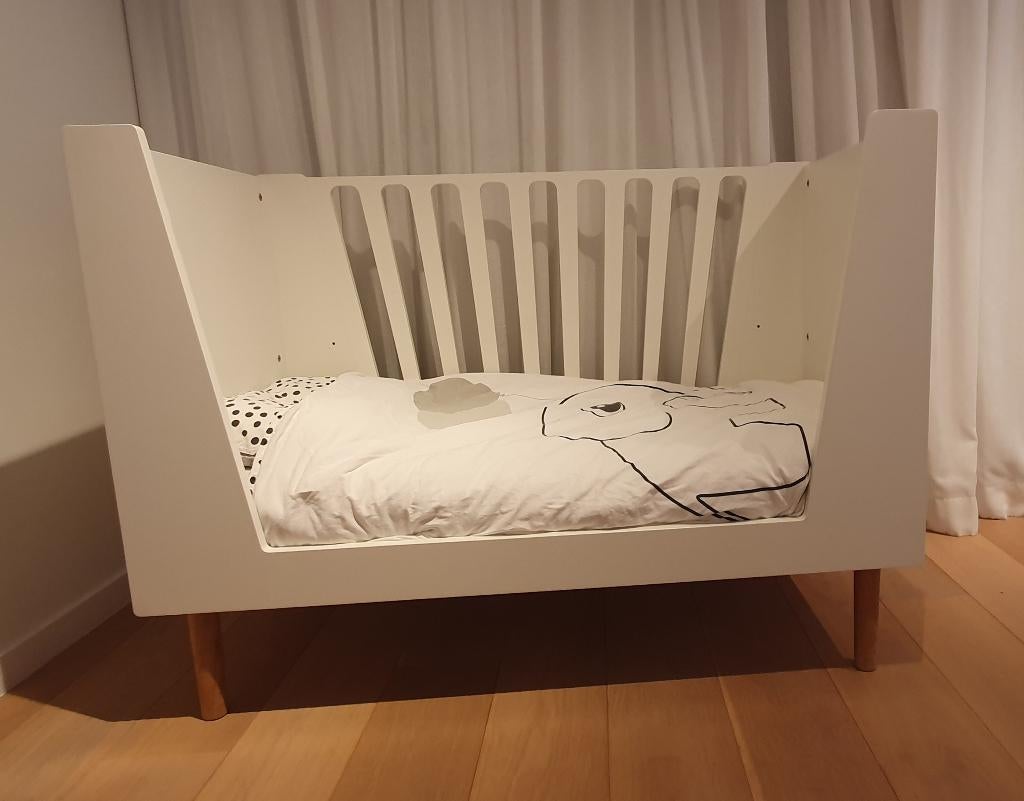 Kinderkamer met babybed 'Done by Dear' en Klamboe, Enlèvement, Utilisé, Garçon ou Fille