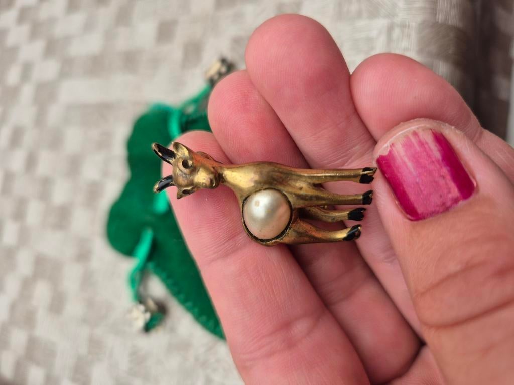 Antieke vergulde Antelope /gazelle broche met parel, Enlèvement ou Envoi, Broche