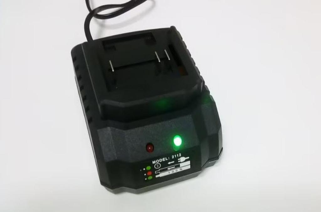 Makita batterij lader 18v - 21v 2A, Doe-het-zelf en Bouw, Ophalen, Nieuw