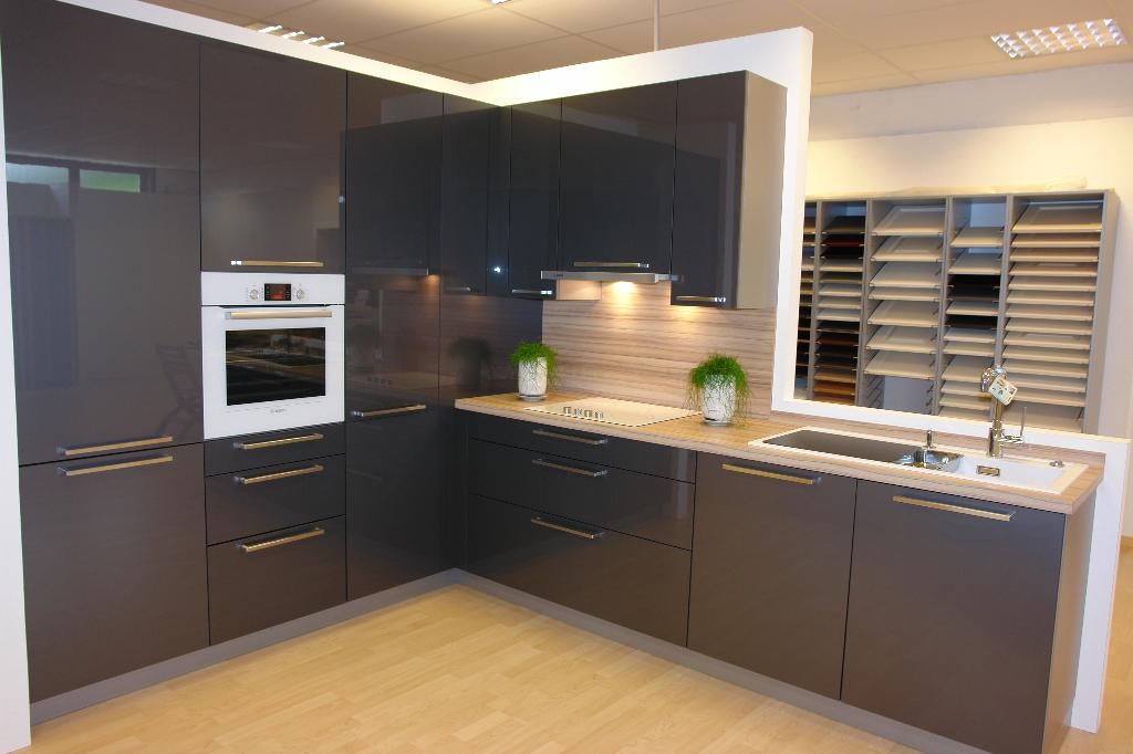 HOOGGLANSKEUKEN GRAFIET  240X300 CM MET BOSCH TOESTELLEN, Ophalen, Hoekkeuken, Nieuw, Hoogglans of Gelakt