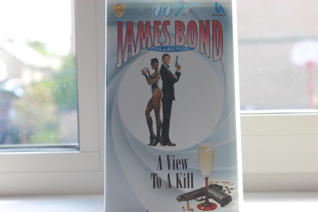 VHS JAMES BOND A VIEW TO A KILL / WINKELNIEUW, Enlèvement ou Envoi