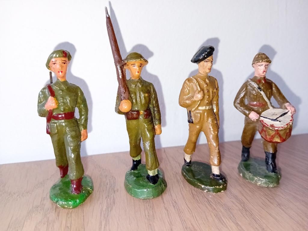 lot 4: 4 figuren Durso? Elastolin? NB?, Ophalen of Verzenden