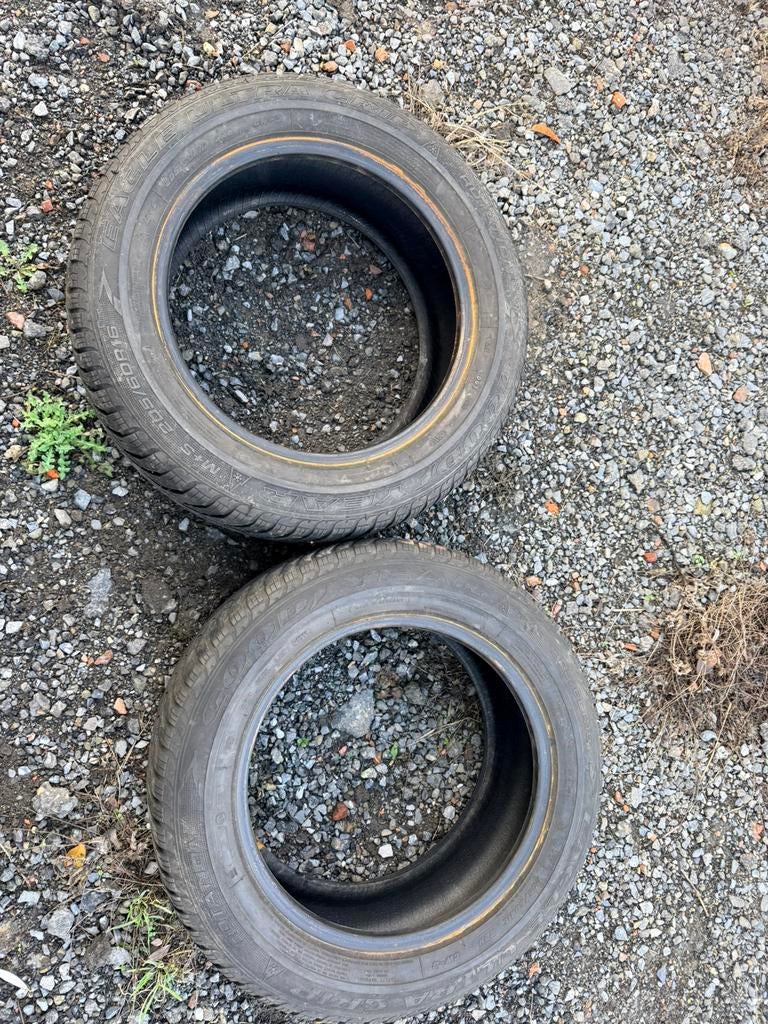 2 pneus goodyear ultragrip 205/60r16, Enlèvement, Comme neuf